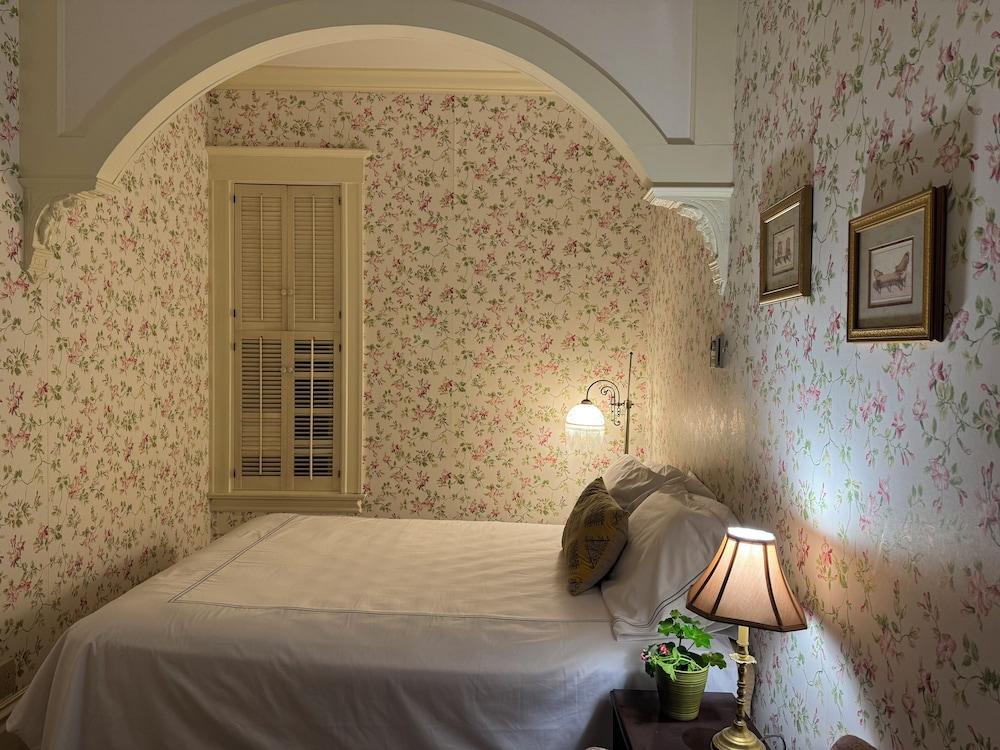 Nob Hill Inn photo 11