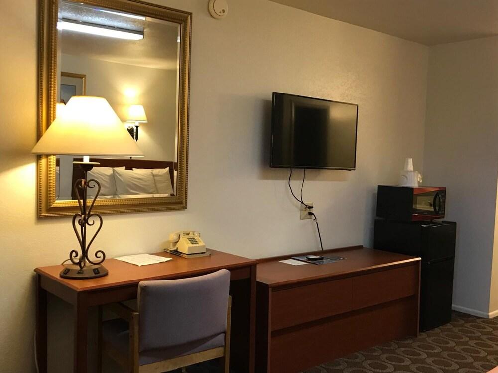 Canyonlands Motor Inn photo 35