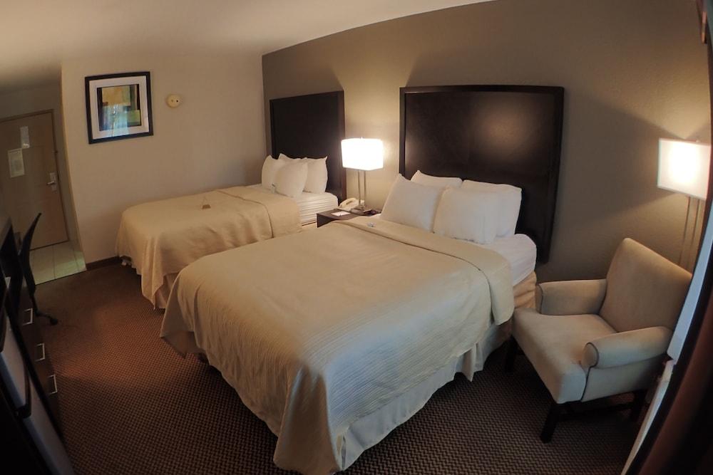 Quality Inn & Suites Winfield photo 8