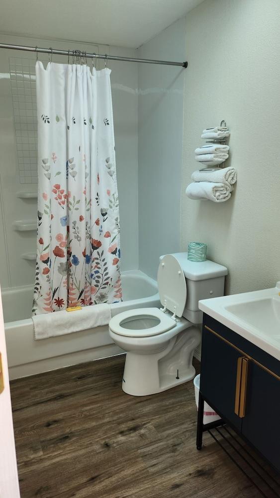 Golden Arrow Motel photo 29