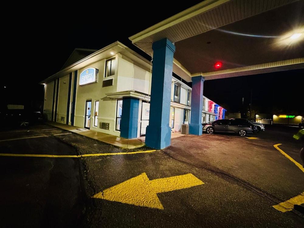 express inn photo 1
