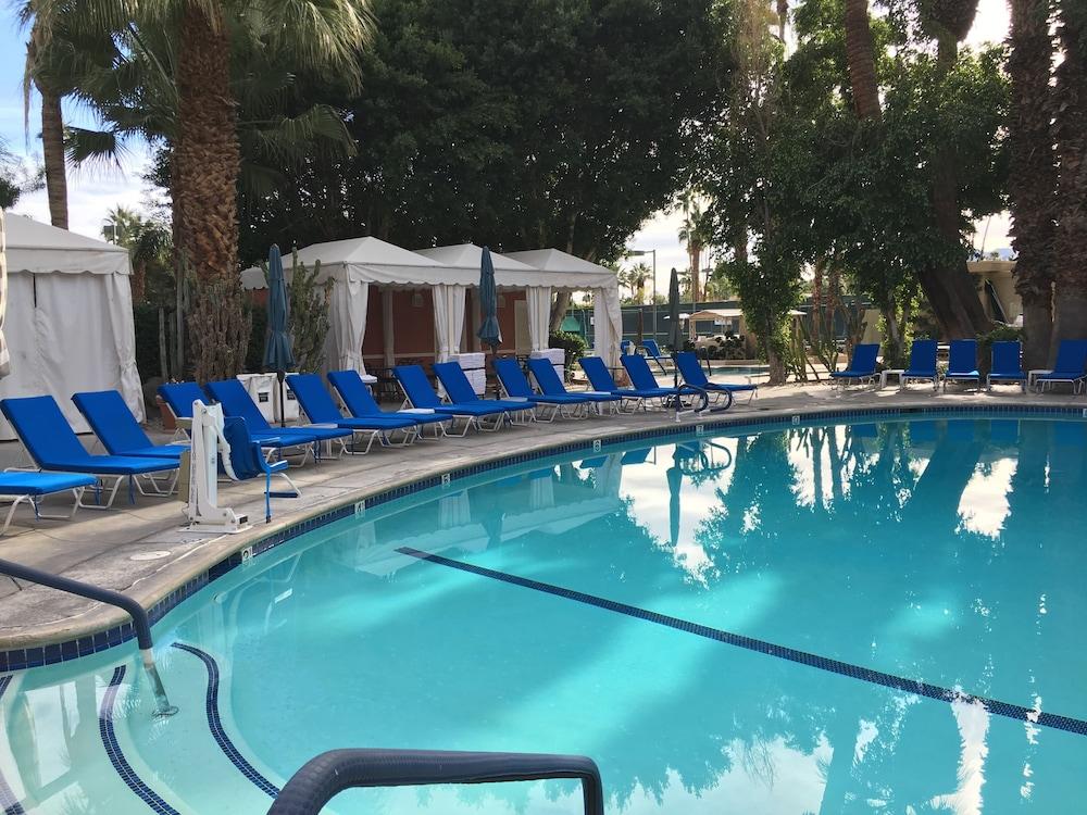 GetAways at Palm Springs Tennis Club photo 4