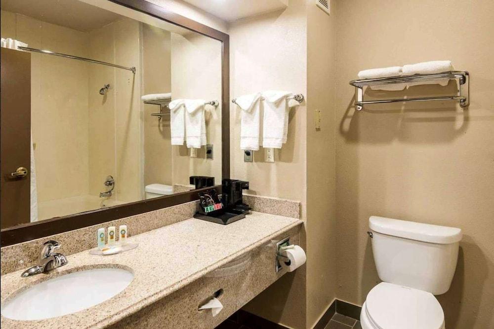 Days Inn by Wyndham Fort Worth North / Fossil Creek photo 7