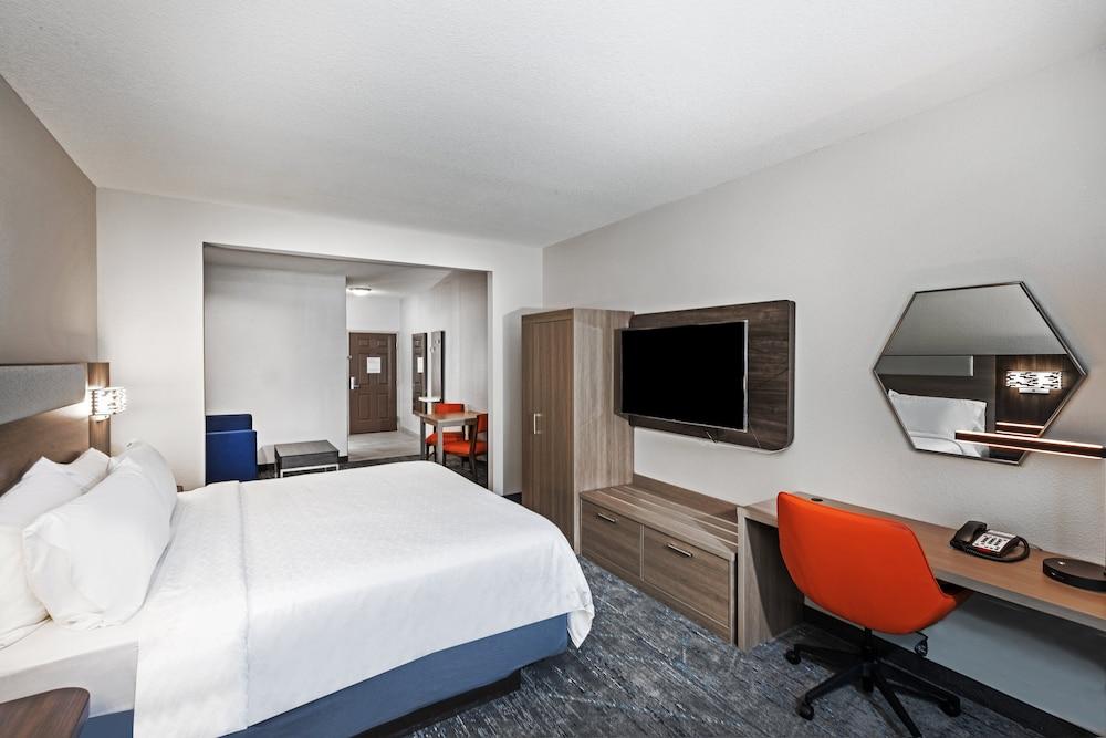 Holiday Inn Express Hotel & Suites - Houston Space Center by IHG photo 6