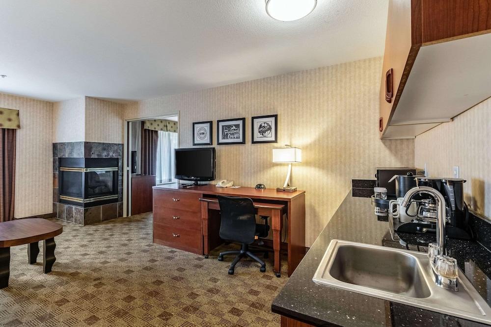 TownePlace Suites by Marriott Portland Airport photo 31