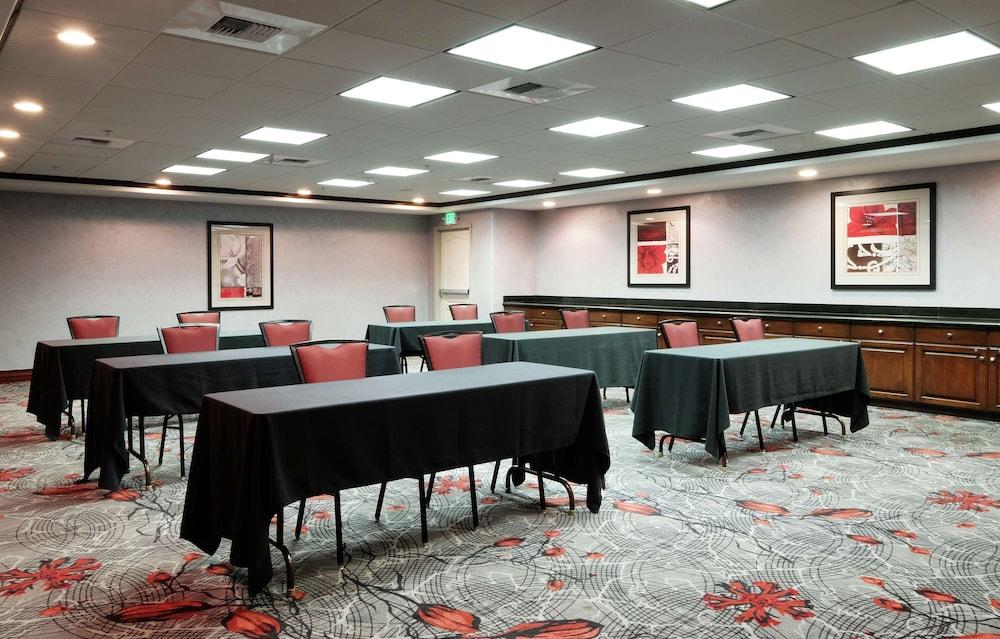 Hampton Inn & Suites Temecula photo 18