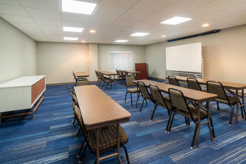 Holiday Inn Express Hotel & Suites Magee by IHG photo 36