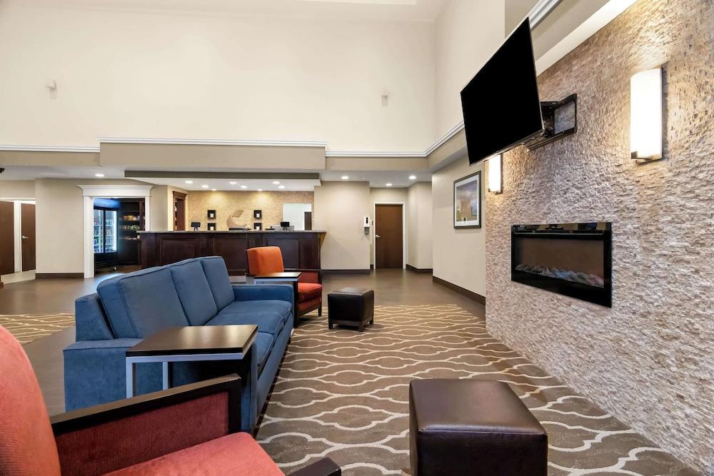 Comfort Suites Rensselaer near Fair Oaks photo 3