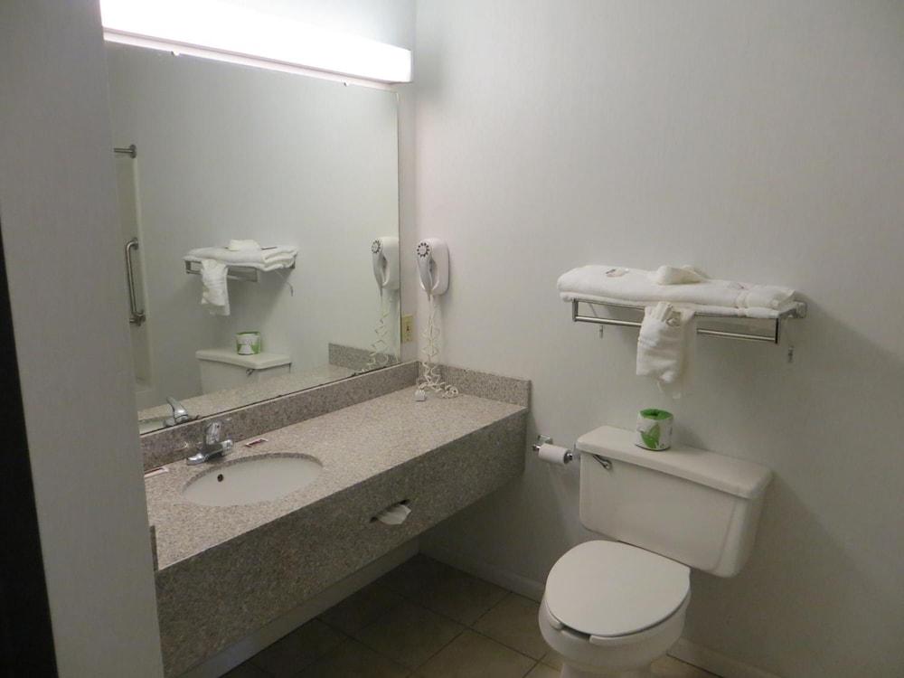 Americourt Hotel photo 39