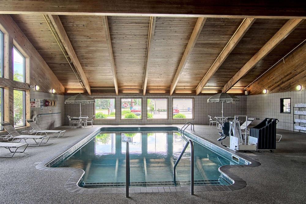 Blossom Hotel & Suites Traverse City photo 25