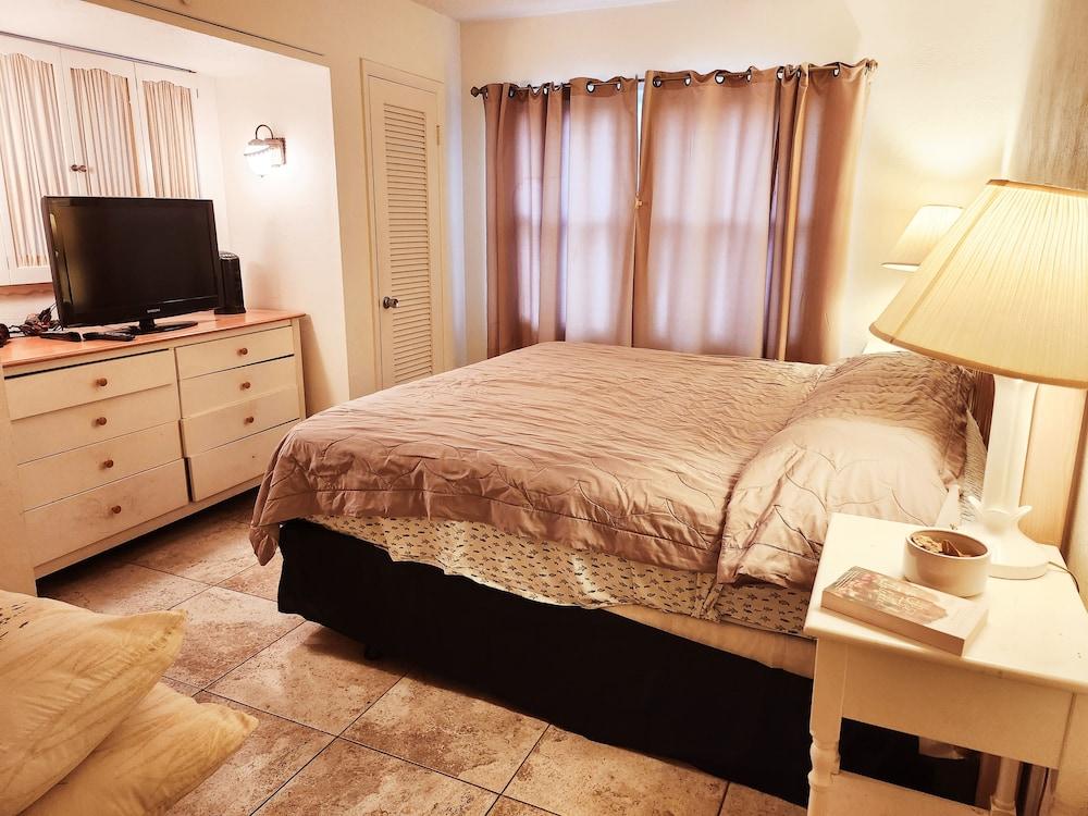 Silver Sands Motel photo 24