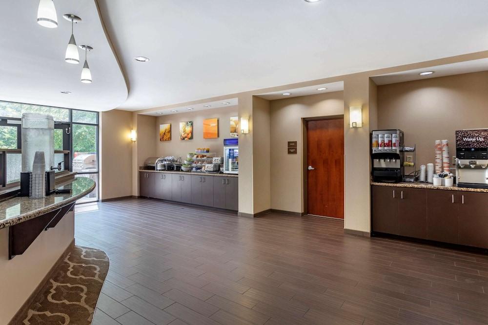 Comfort Suites Manchester near Arnold AFB photo 11