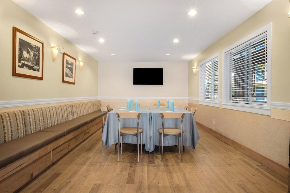 Marin Suites Hotel photo 31
