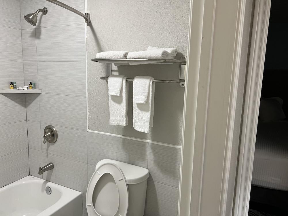 Garden Inn & Suite photo 16