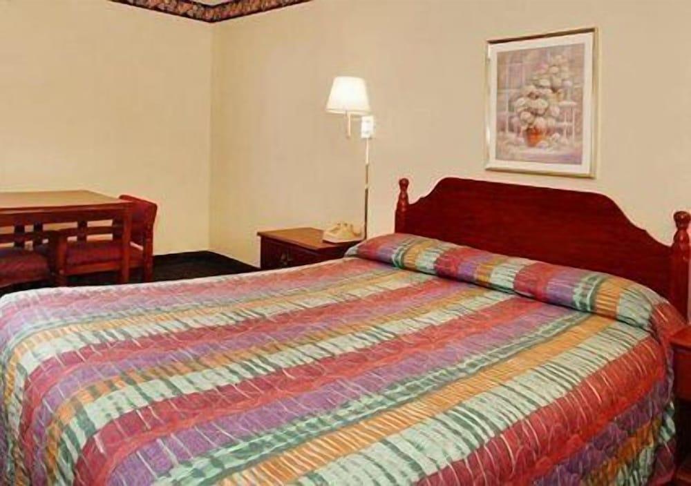 Econo Inn and Suites photo 4