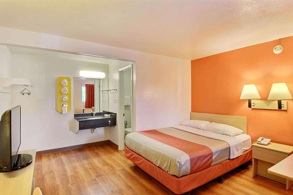 Travelodge by Wyndham Brattleboro VT photo 4