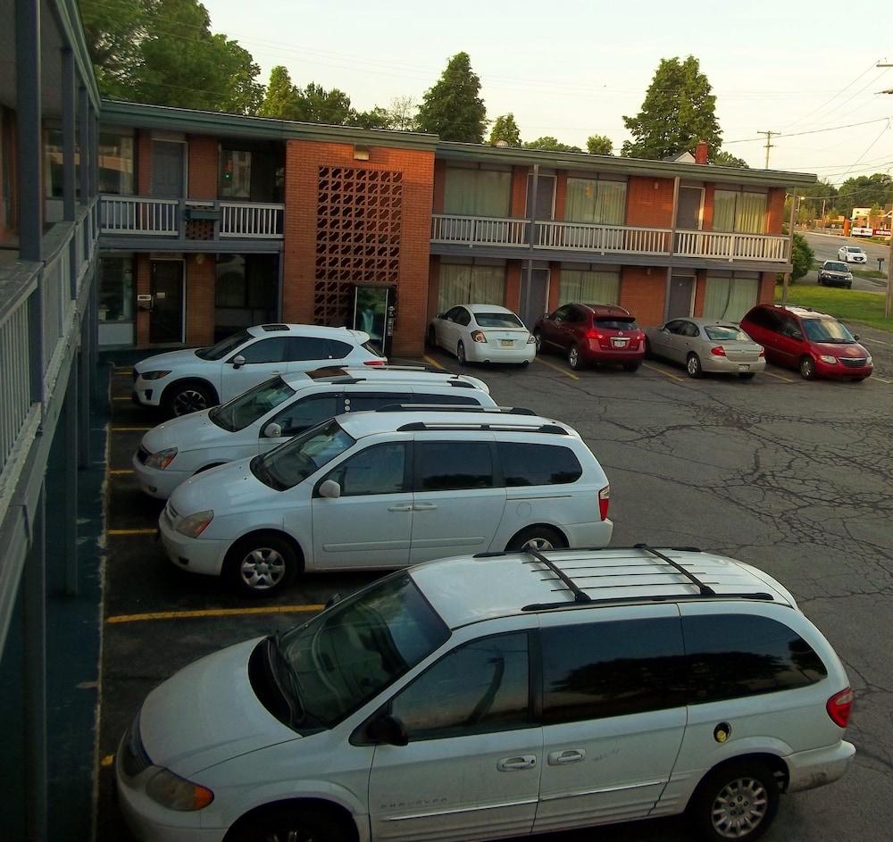 Royal Motel photo 18
