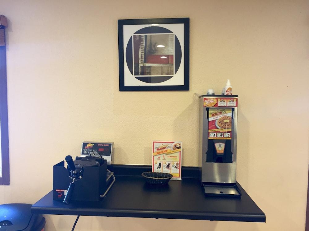 StayInn - Grand Forks photo 19
