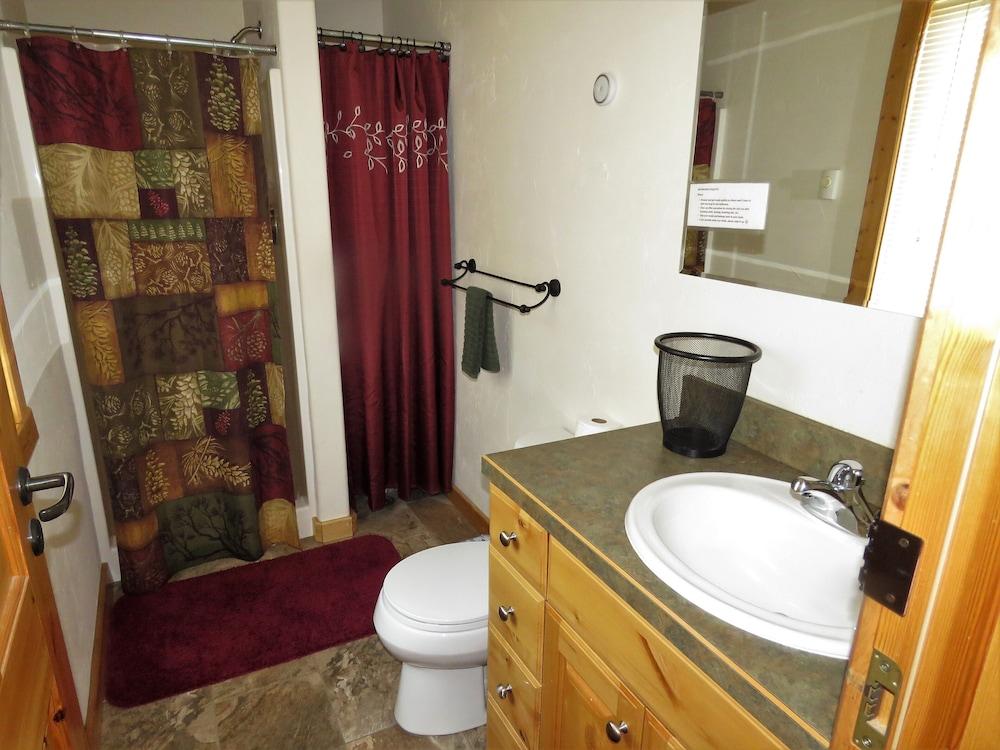 The Hideaway Hostel near Yellowstone photo 6
