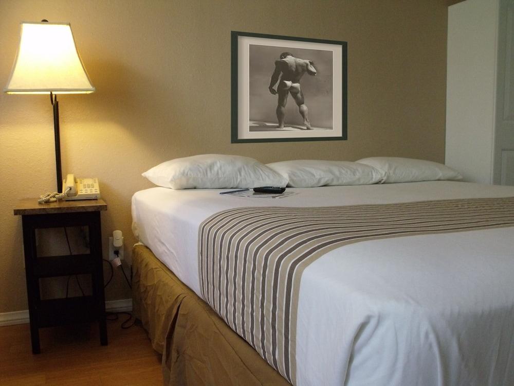 CCBC Resort Hotel - A Gay Men's Resort photo 66