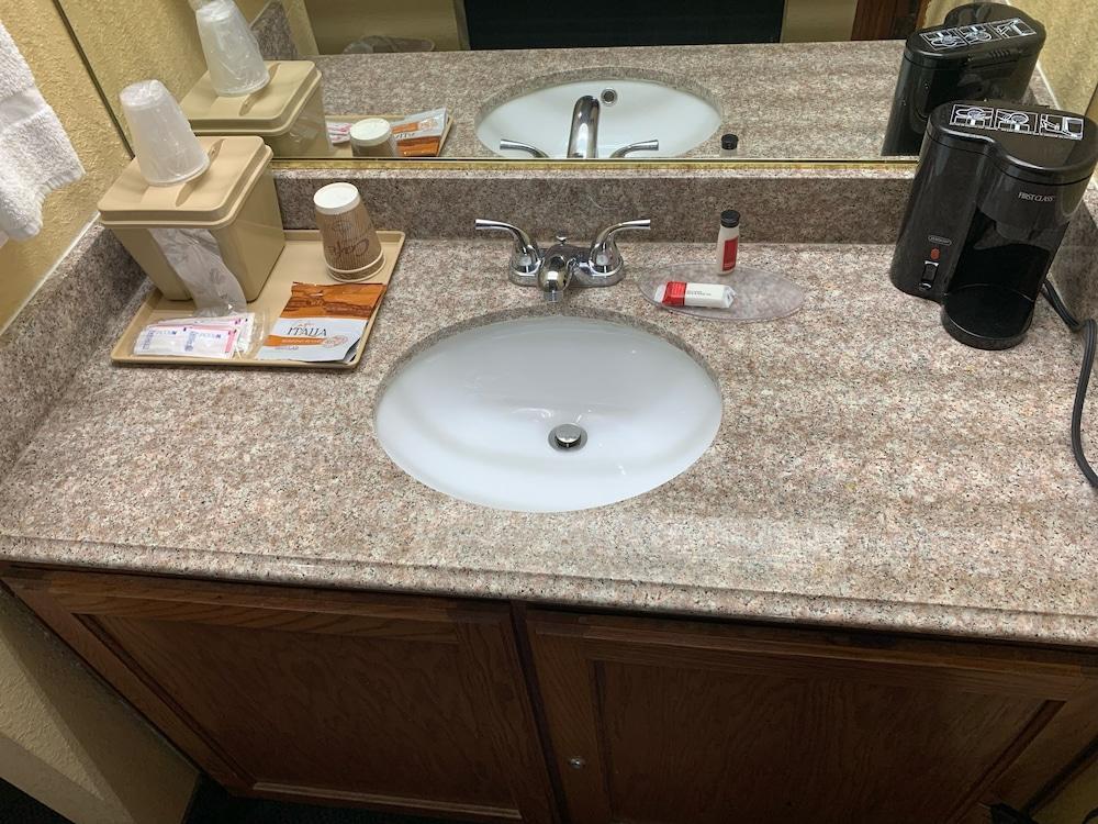 Coachman's Inn Motel photo 21