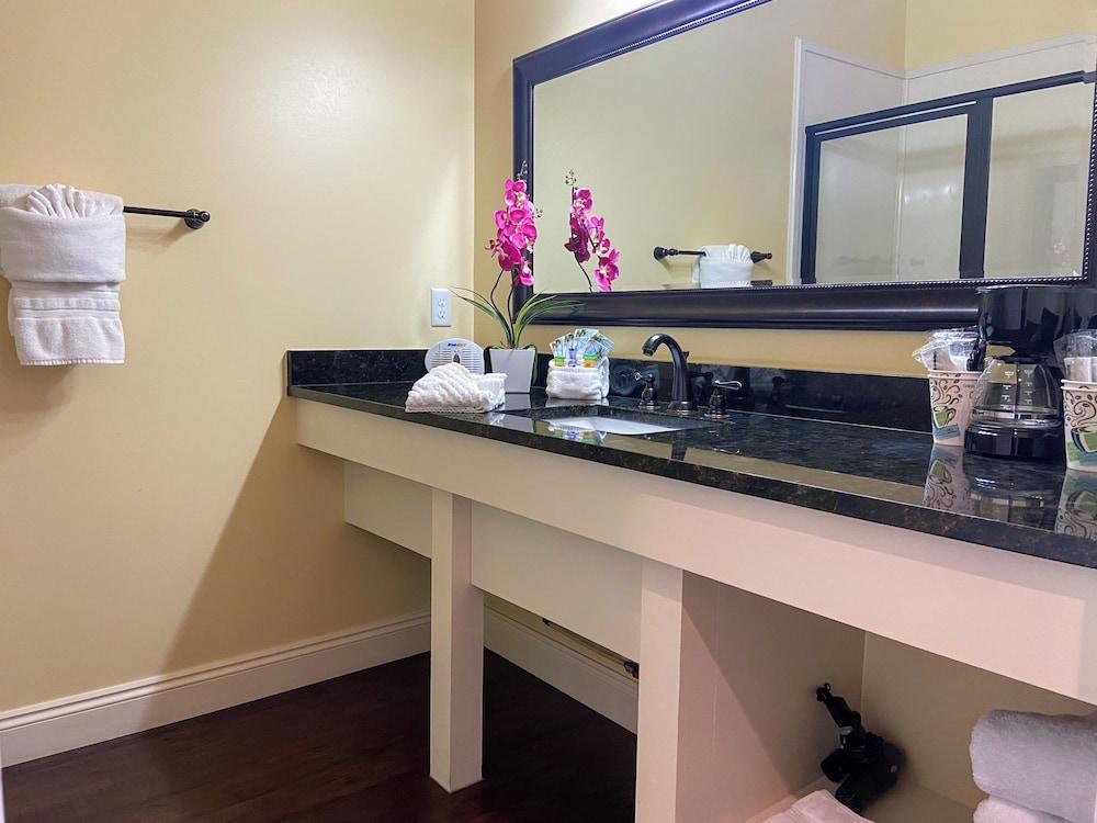 30A Inn & Suites photo 42