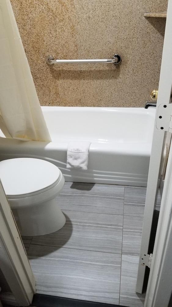 Prestige Inn photo 17