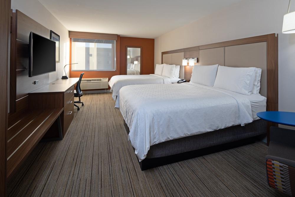 Holiday Inn Express Hotel & Suites SeaTac by IHG photo 2