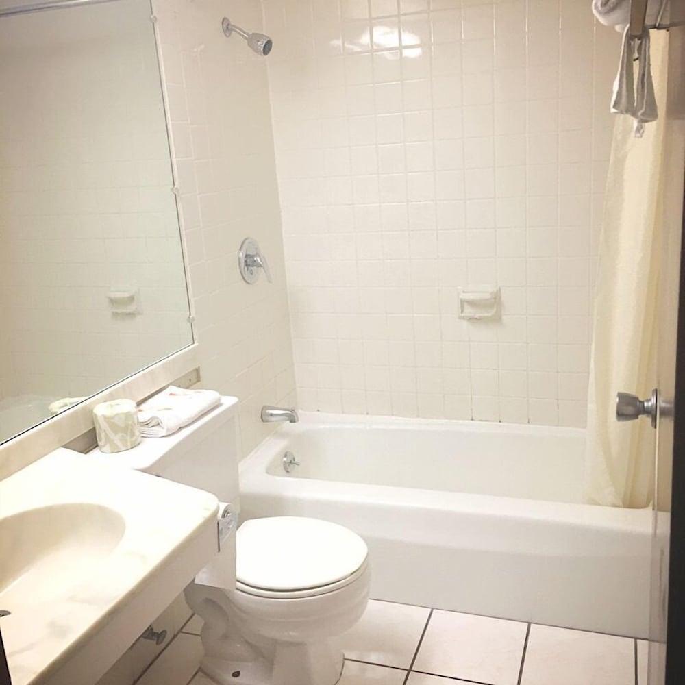 Travelers Inn photo 21