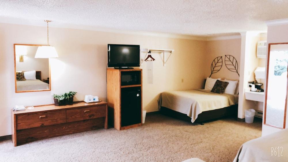 Covered Wagon Motel photo 11