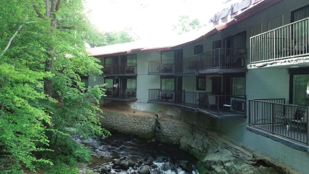 Bear Creek Inn photo 24