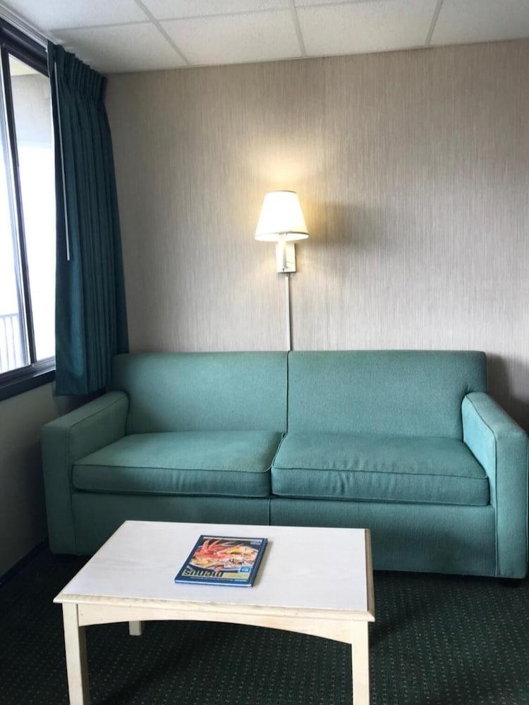 Surf Inn Suites photo 34
