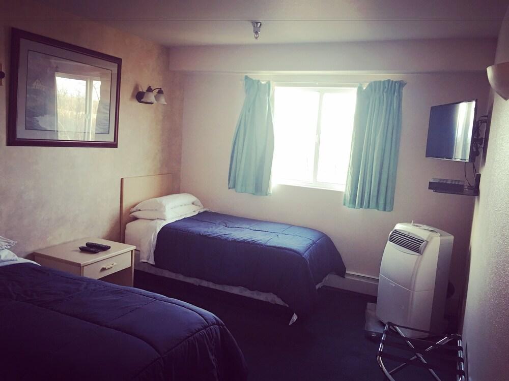 Windbreak Hotel photo 3