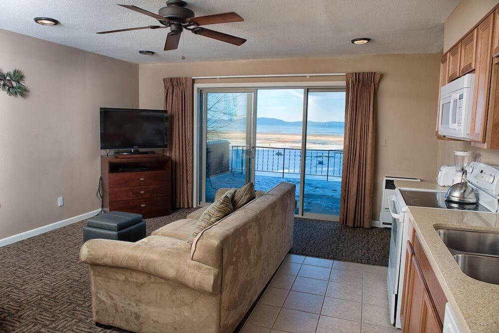 Beachcomber Inn photo 67