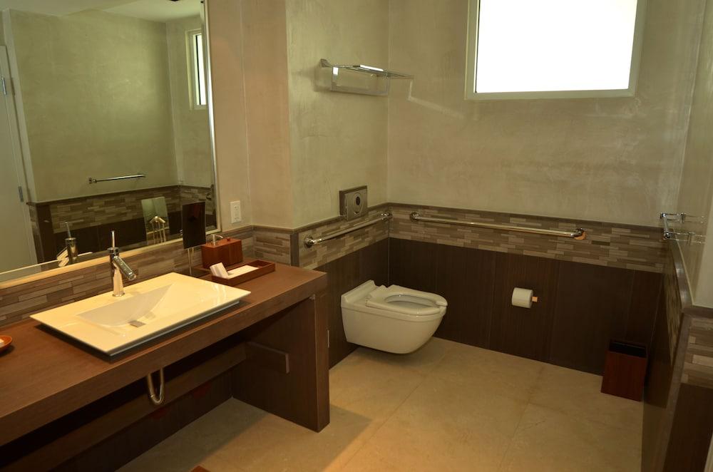 Royal Blues Hotel photo 13