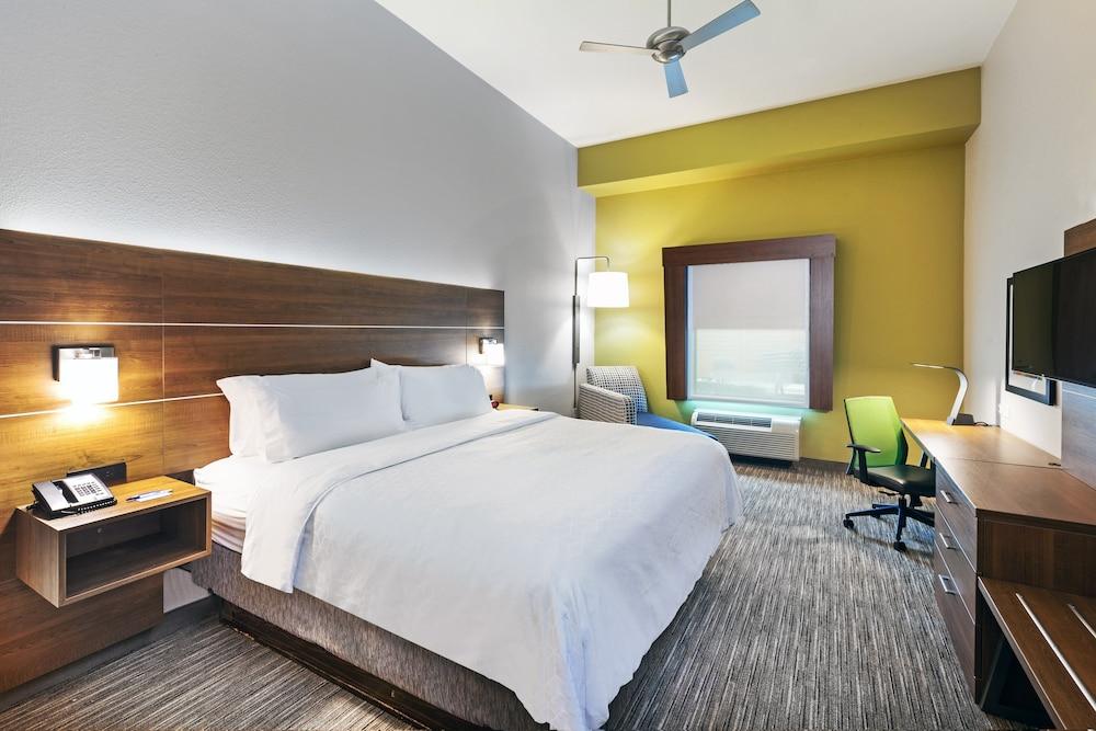 Holiday Inn Express Hotel & Suites PORT ARTHUR by IHG photo 4