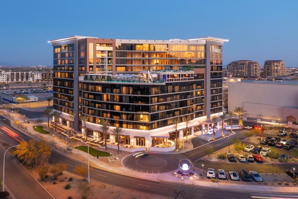 Caesars Republic Scottsdale, a Hilton Hotel photo 1