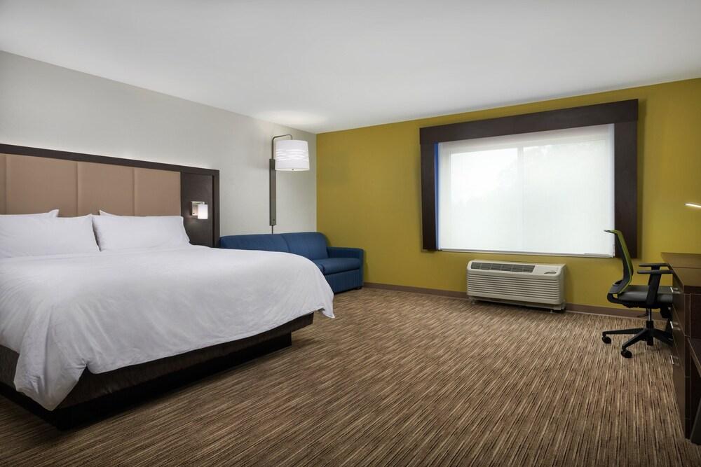 Holiday Inn Express Amherst - Lockport by IHG photo 12