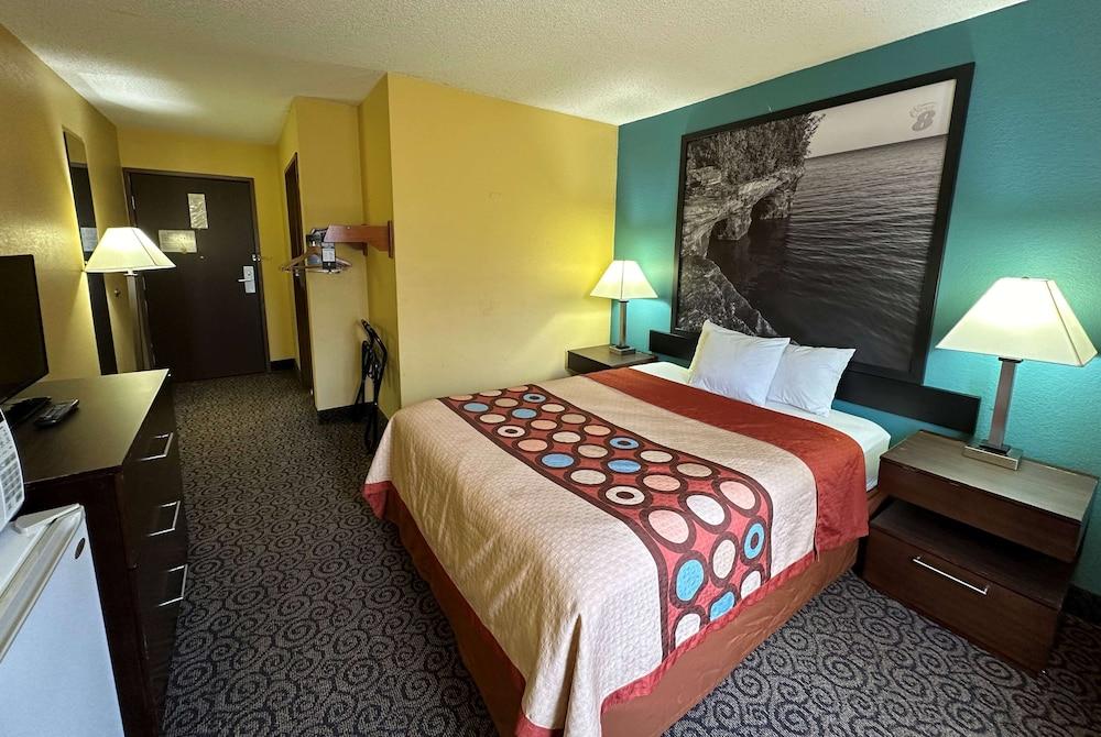 Super 8 by Wyndham Appleton photo 21