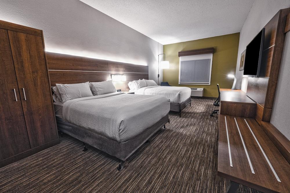 Holiday Inn Express Hotel & Suites Goshen by IHG photo 39
