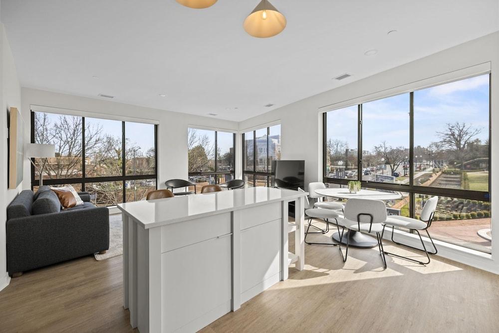 Placemakr Cathedral Heights photo 18