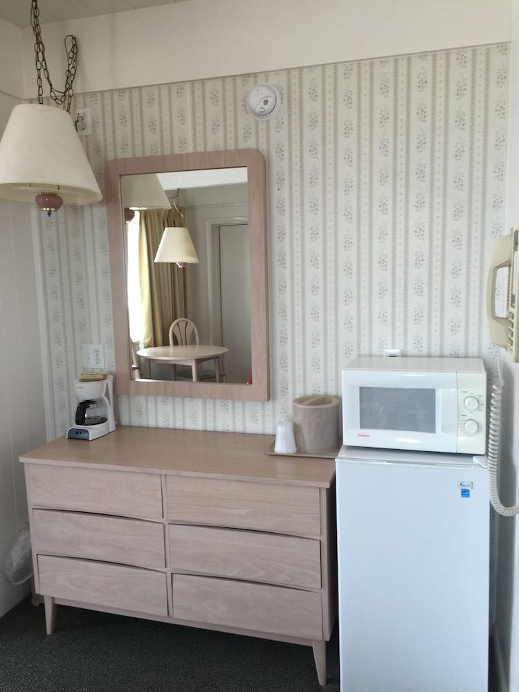 Fish Tales Boardwalk Inn photo 19