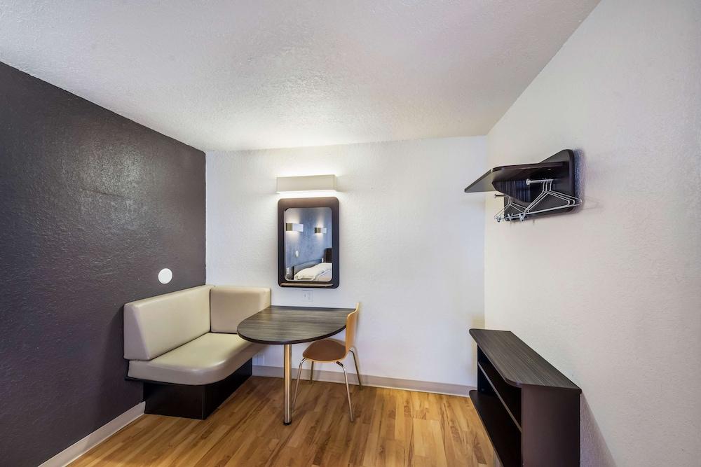 Studio 6 Irving, TX - Irving DFW Airport East photo 3