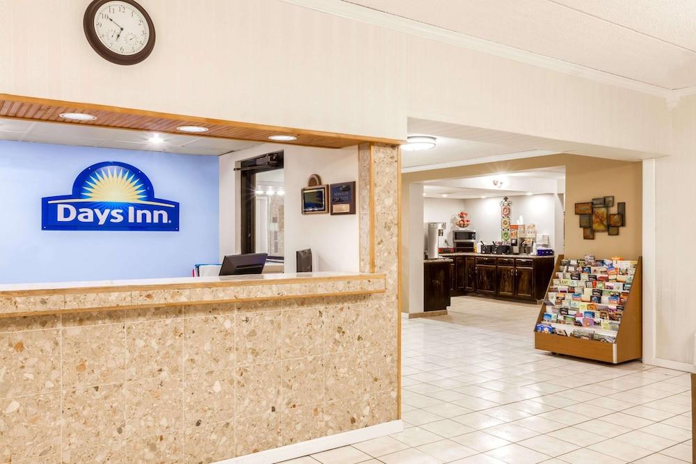 Days Inn by Wyndham Syracuse photo 3