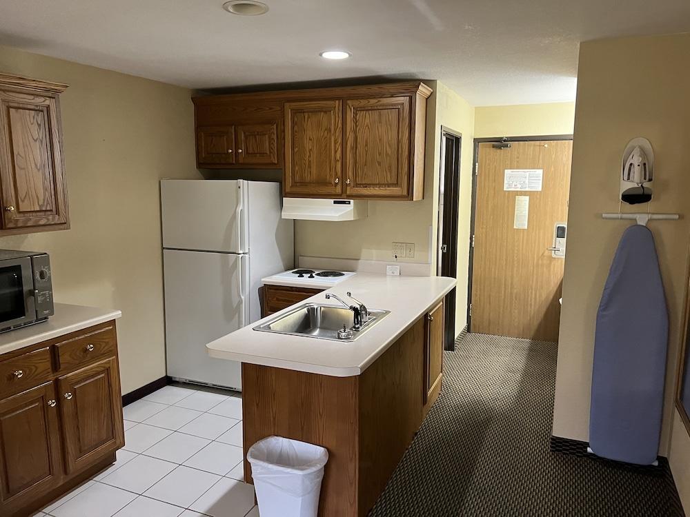 Express Inn & Suites photo 48