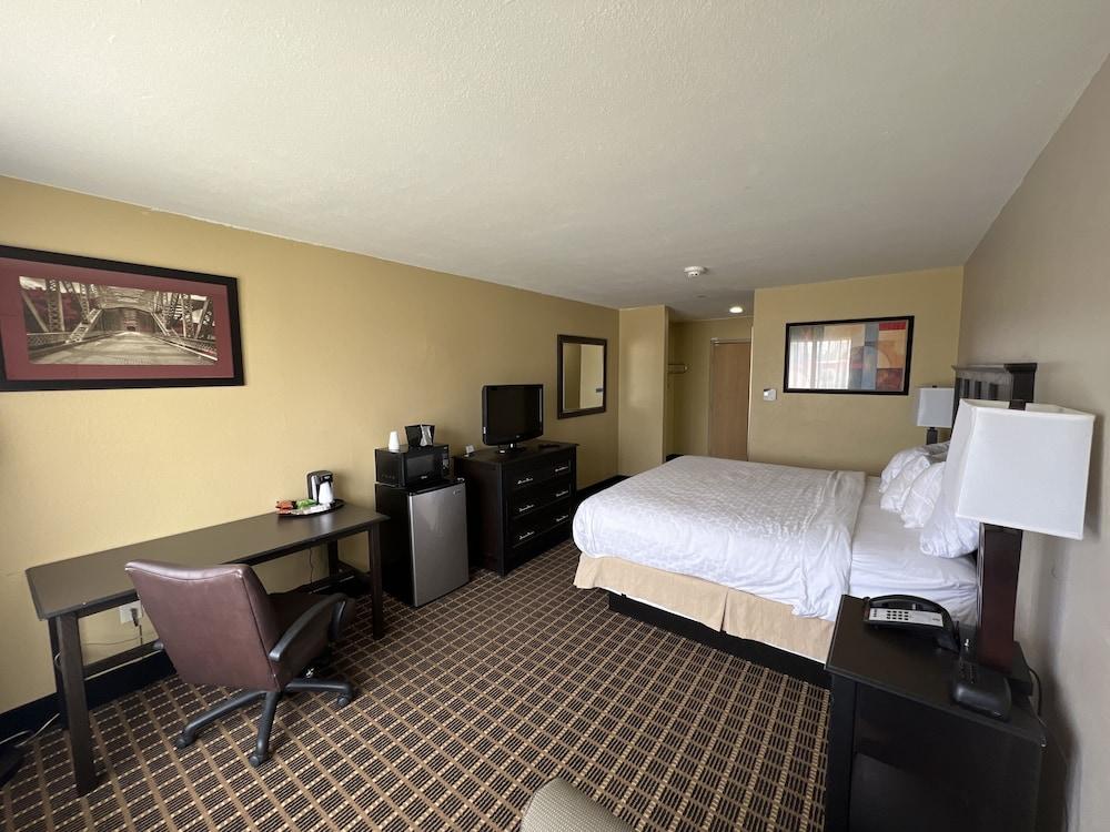 Days Inn & Suites by Wyndham Norton Shores/Muskegon photo 7