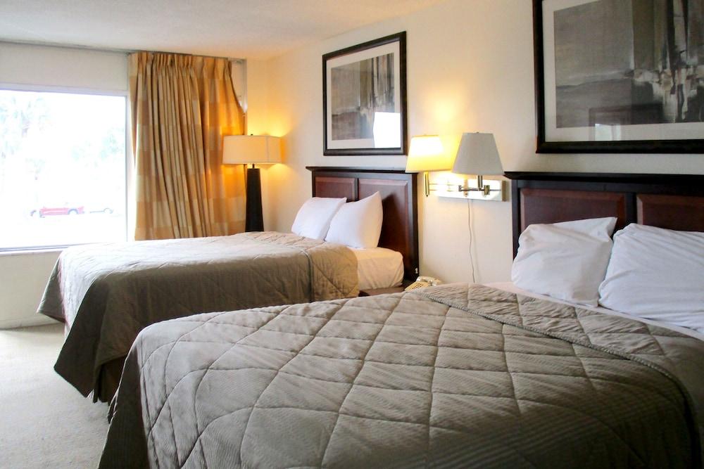 American Inn and Suites photo 11