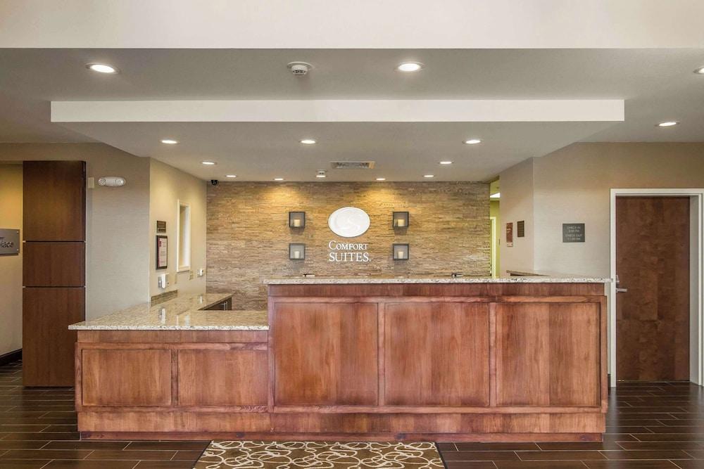 Comfort Suites Dodge City photo 8