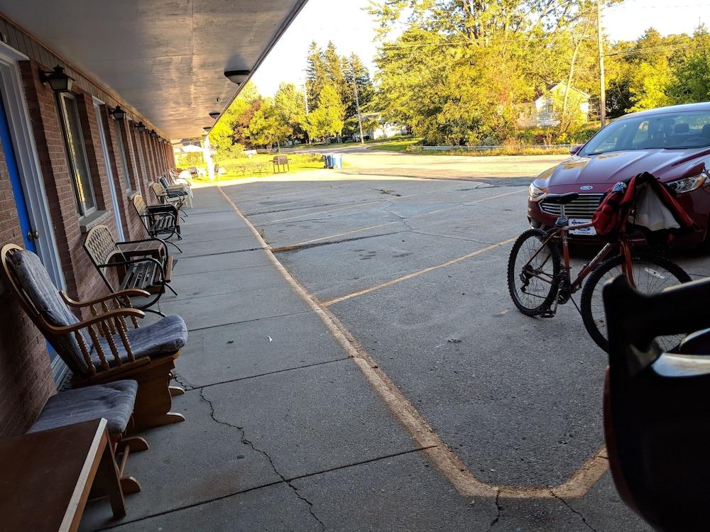 In Town Inn photo 27