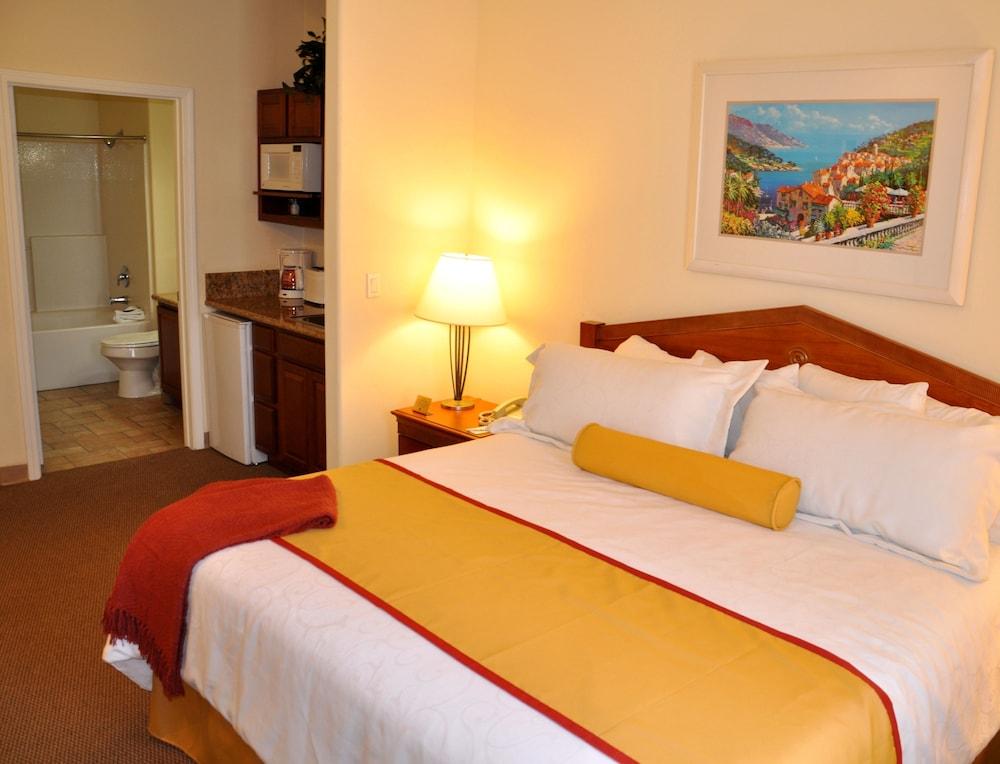 Club De Soleil All-Suite Resort photo 7
